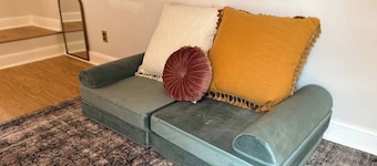 The Hayloft - Newly Renovated Historic Home + EV