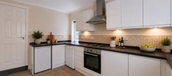 Stylish 3 Bed House | Parking | Garden | Maidstone