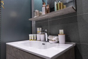 Bathroom - 3BR Farmhouse Luxury Retreat in Al Bahia Abu Dhabi (Abu Dhabi)