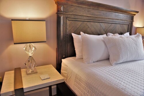 The Schiaparelli Suite at The Manor on Front