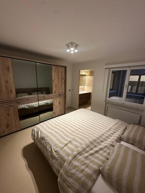 Iron/ironing board, travel cot, free WiFi - MeDaMoRe - Beachfront (Knokke-Heist)