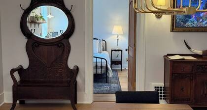 Carriage House - Historic Louden Hay Trolley + EV