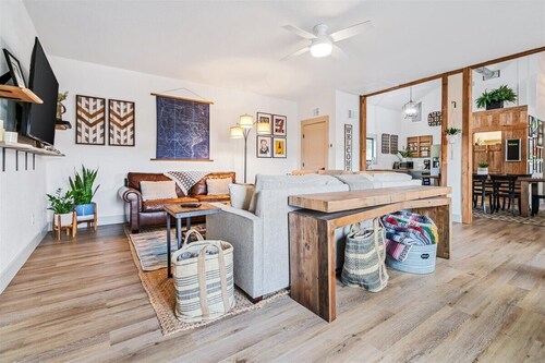 Hill Country Escape - Views, Fire Pit, Close to Wineries - Great for Groups!