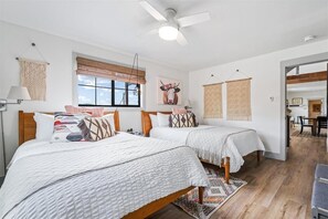 3 bedrooms, iron/ironing board, WiFi, bed sheets - Hill Country Escape - Views, Fire Pit, Close to Wineries - Great for Groups! (Wimberley)
