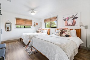 Room - Hill Country Escape - Views, Fire Pit, Close to Wineries - Great for Groups! (Wimberley)