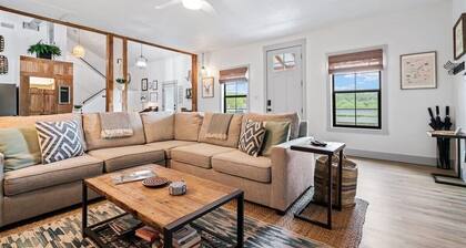 Hill Country Escape - Views, Fire Pit, Close to Wineries - Great for Groups!