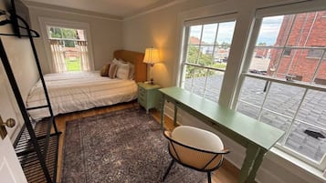 Desk, iron/ironing board, travel cot, WiFi