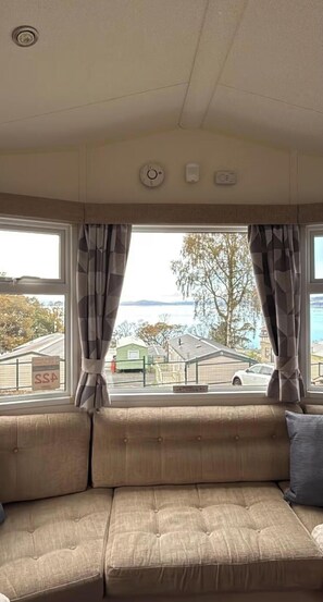 Interior - Lodge With Stunning View in Wymess Bay (Skelmorlie)