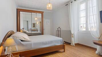 WiFi, bed sheets