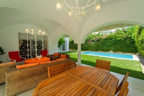 Outdoor dining - Villa d'exception à Gammarth – piscine privée (Gammarth)