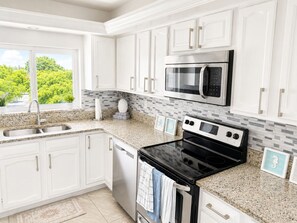 Coffee/tea maker, fridge, microwave, oven - Top floor, 2 Bedroom/2 Bath condo overlooking a lake and golf course. (Fort Myers)