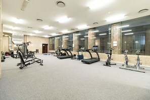 A gym with treadmills, stationary bikes, and weight machines. - Boutique Hotel-style Apartment in Cape Town City (Cape Town)