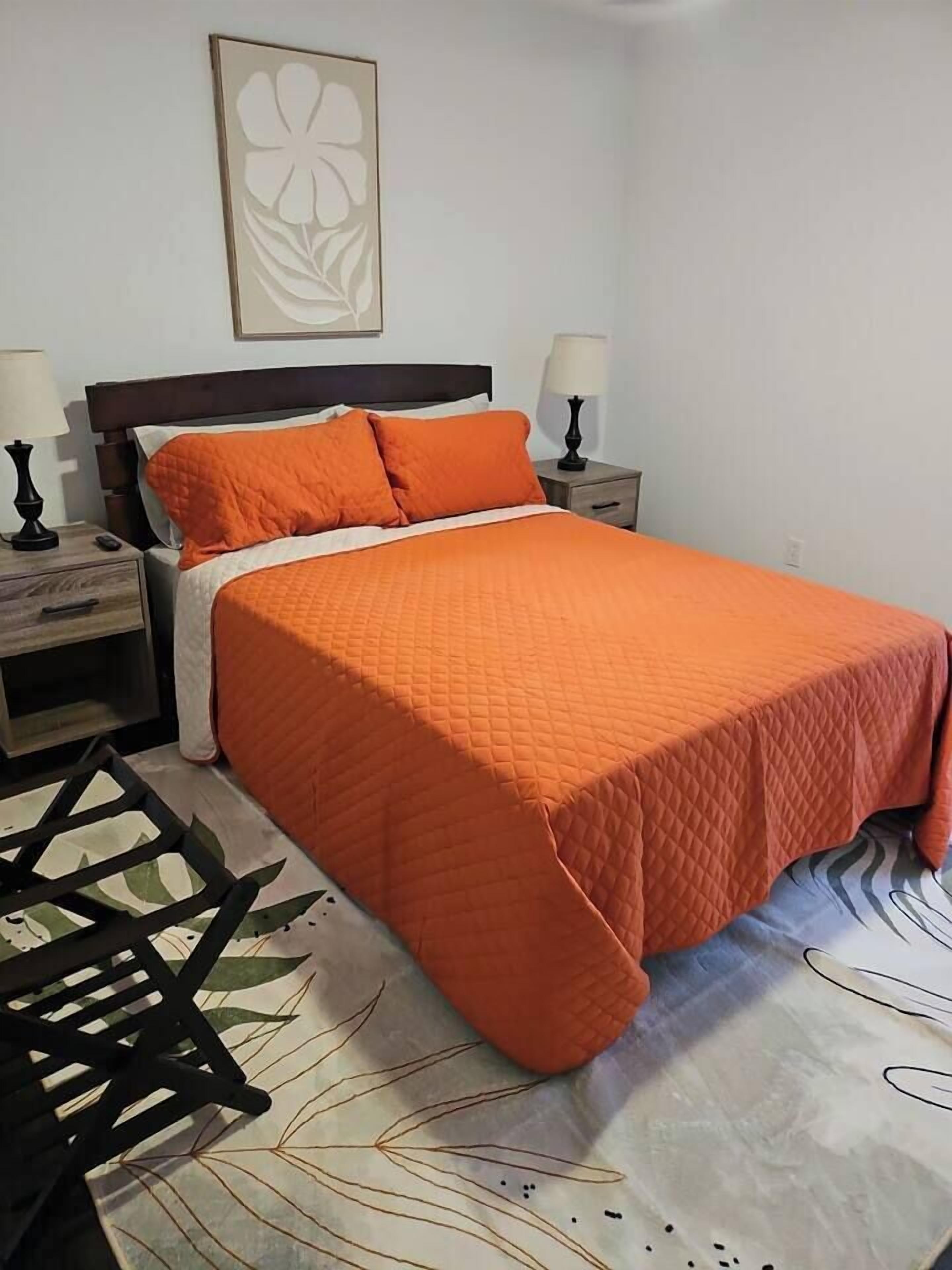 Iron/ironing board, WiFi, bed sheets