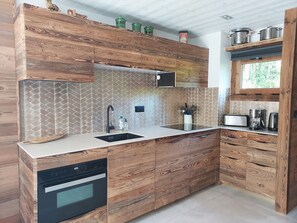 Coffee/tea maker, fridge, oven, stovetop - Charming Duplex – Les Confins: Mountain View & Balcony (La Clusaz)