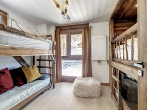 Iron/ironing board, bed sheets - Charming Duplex – Les Confins: Mountain View & Balcony (La Clusaz)