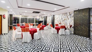 House | Dining - Deluxe Swarn Jayanti Vihar (Lucknow)