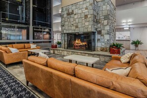 Interior - Ski IN/Ski OUT Snowshoe Rental (Snowshoe)