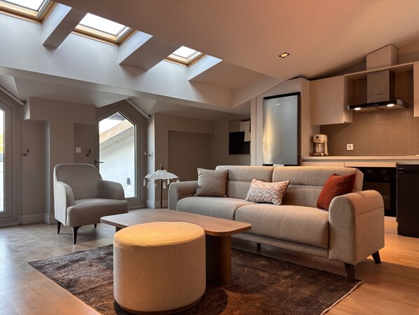 Living area - Luxury Penthouse Suite with Private Terrace (Istanbul)