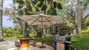 Outdoor dining - Fabulous 4-bedroom house in charming Nilo perfect for your getaway (Nilo)