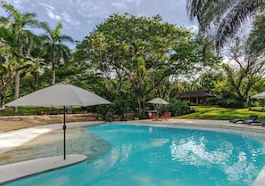 Pool - Fabulous 4-bedroom house in charming Nilo perfect for your getaway (Nilo)