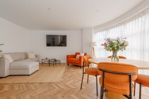 shore5--25 - Sea Breeze by Grandeur Property (Poole)