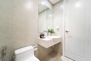 Basic-Zimmer | Badezimmer | Hausschuhe