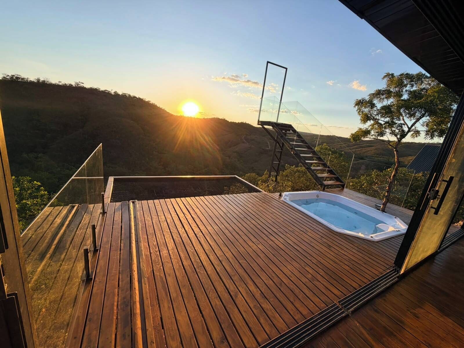 Bungalow Supérieur, vue montagne | Bain à remous extérieur