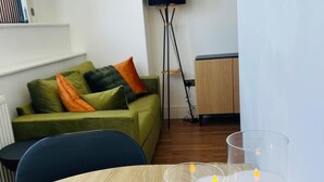 Living area - Apartment Sleeps 4 - Wifi, Close to Football Club (Ipswich)