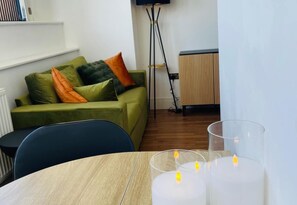 Living area - Apartment Sleeps 4 - Wifi, Close to Football Club (Ipswich)
