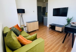 Living area - Apartment Sleeps 4 - Wifi, Close to Football Club (Ipswich)