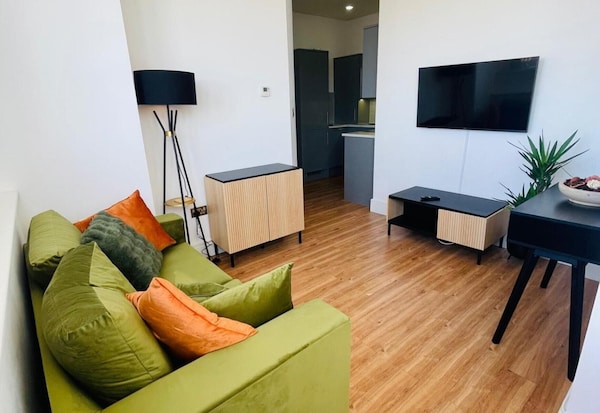 Apartment Sleeps 4 - Wifi, Close To Football Club - Ipswich