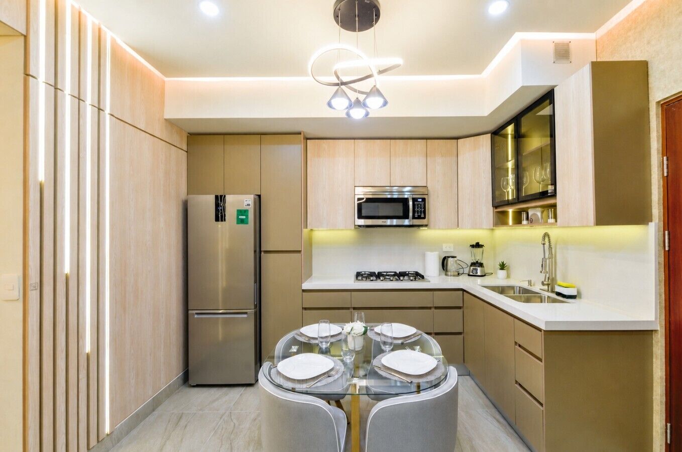 Coffee/tea maker, fridge, microwave, stovetop
