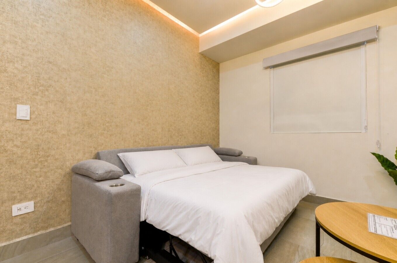 Desk, iron/ironing board, WiFi, bed sheets