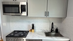 Private kitchen - Modern 2BR Near Beach+Private Parking (West Haven)