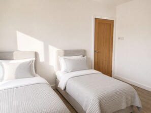 Room - Beach House Opposite Porthcurnick Beach, Portscatho | Hot Tub & Sea Views (Truro)