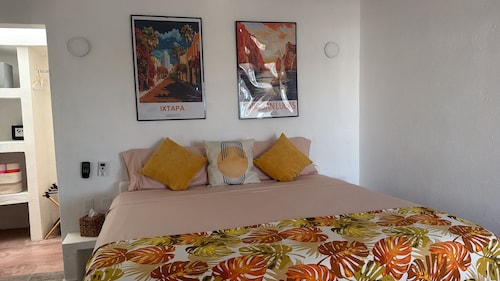 BEAUTIFUL PLAYA BLANCA/BARRA DE POTOSI ESCAPE, 2 BEDROOM APT, POOL, SLEEPS 6