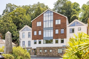 Exterior - Fantastic apartment in Fowey. Excellent location with own decked area (Fowey)