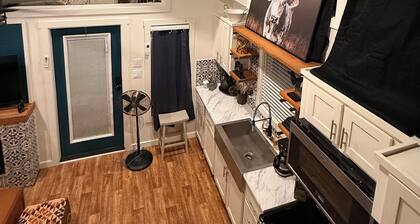 Tiny Home overlooking 1,800 Acres! Waxahachie Tx 30 to Dallas