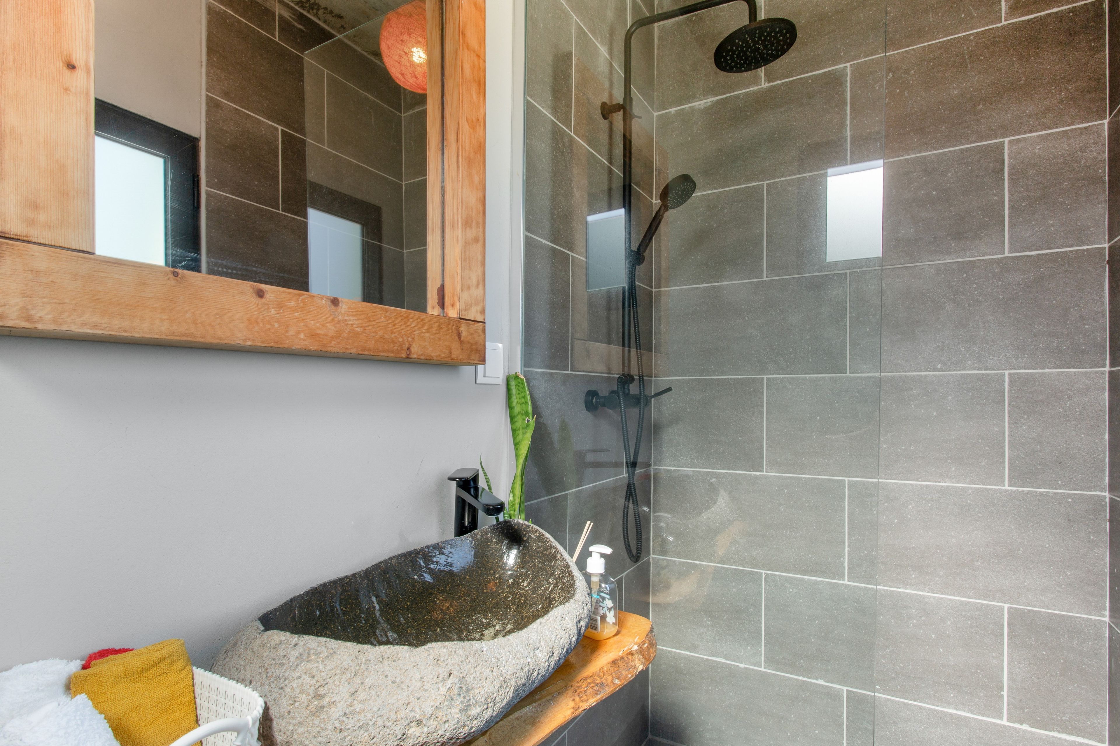Shower, towels