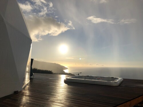 Soul Glamping – Luxury Eco-Retreat with Jacuzzi and Stunning Views