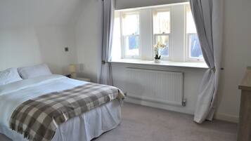 3 bedrooms, iron/ironing board, bed sheets