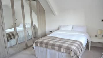 3 bedrooms, iron/ironing board, bed sheets