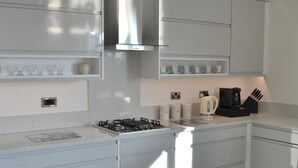 Unclassified image, 2 of 38, button - The Residence, 3-bed Apt, Sleeps 6 With Parking (Lancaster)
