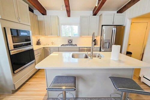 Easy Single-level Anchorage Home Near Parks and Trails