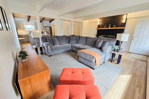 Easy Single-level Anchorage Home Near Parks and Trails