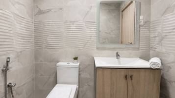 Apartment | Bathroom | Free toiletries, hair dryer, towels, soap
