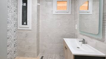 Apartment | Bathroom | Free toiletries, hair dryer, towels, soap