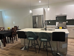 Private kitchen - Beautiful and relaxing (Grande Prairie)