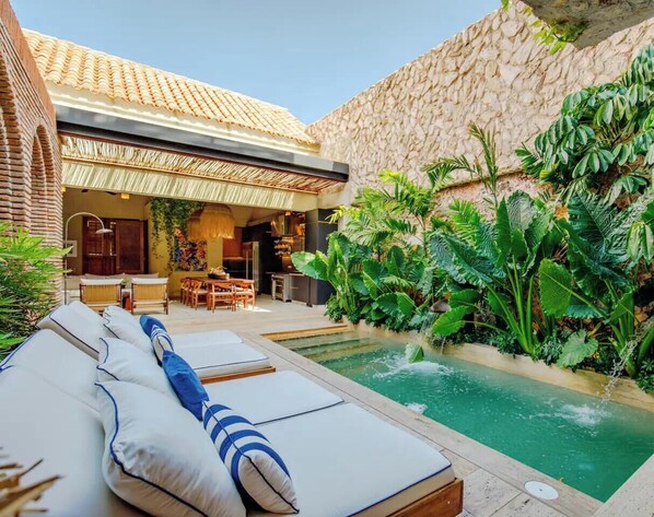 Pool - City Heart Luxury Oasis 5BR w/ Pool & Jacuzzi (Cartagena de Indias)