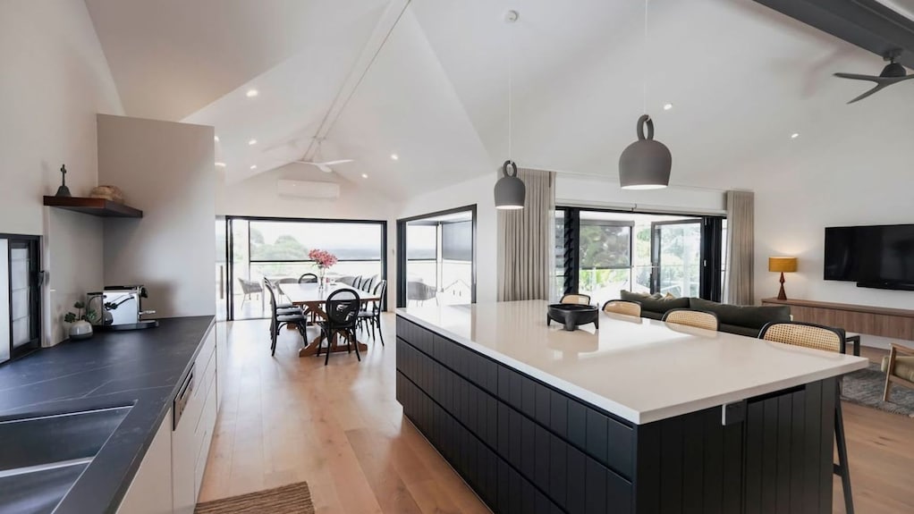 Noosa Sunsets - Luxury Home With Stunning Views - Noosaville